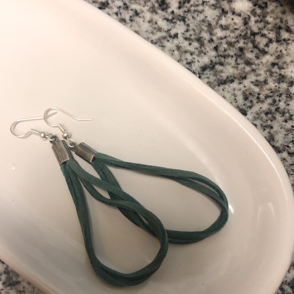 Cowgirls Ropes Leather Earrings - Picture 2 of 2